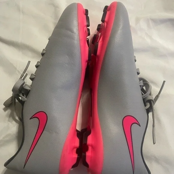 Nike Gray and Pink Soccer Cleats - Picture 3 of 5
